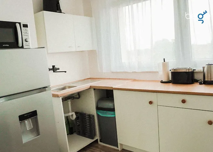 Bege Remote Base Apartment