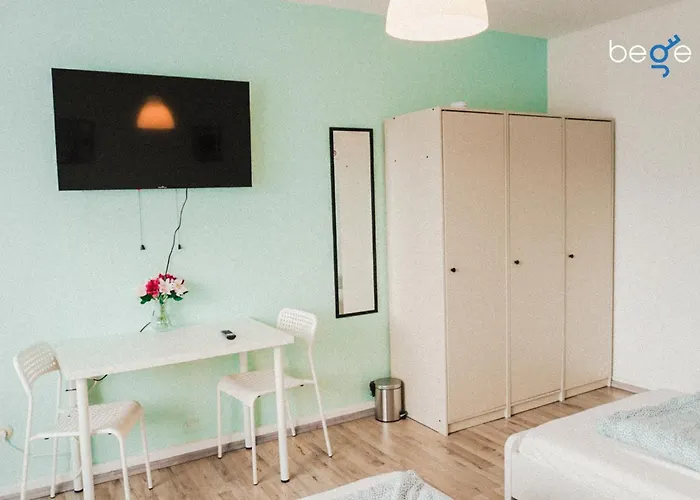 Bege Remote Base Apartment Duisburg