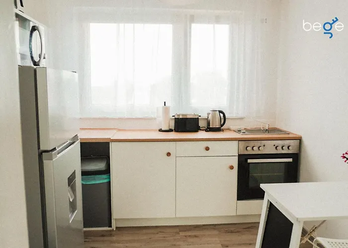 Bege Remote Base Apartment